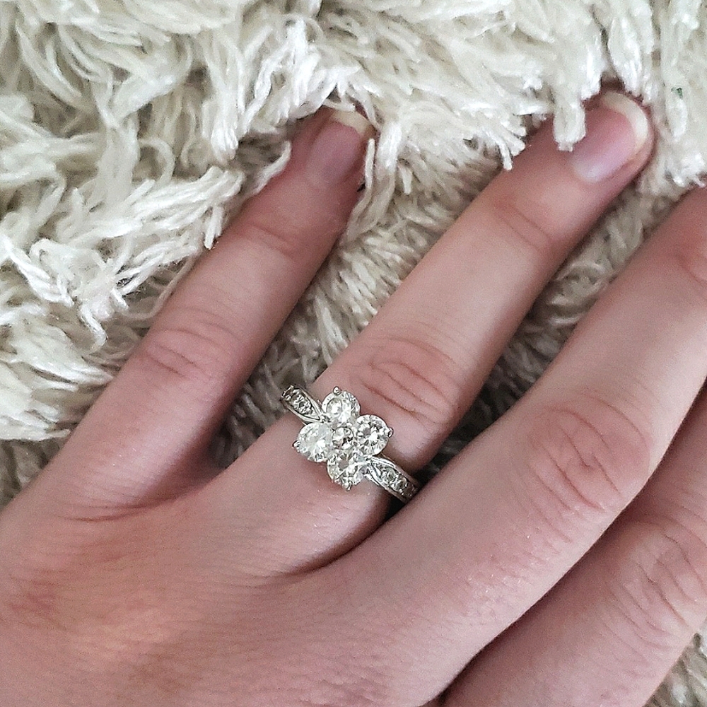 Flower diamond ring
